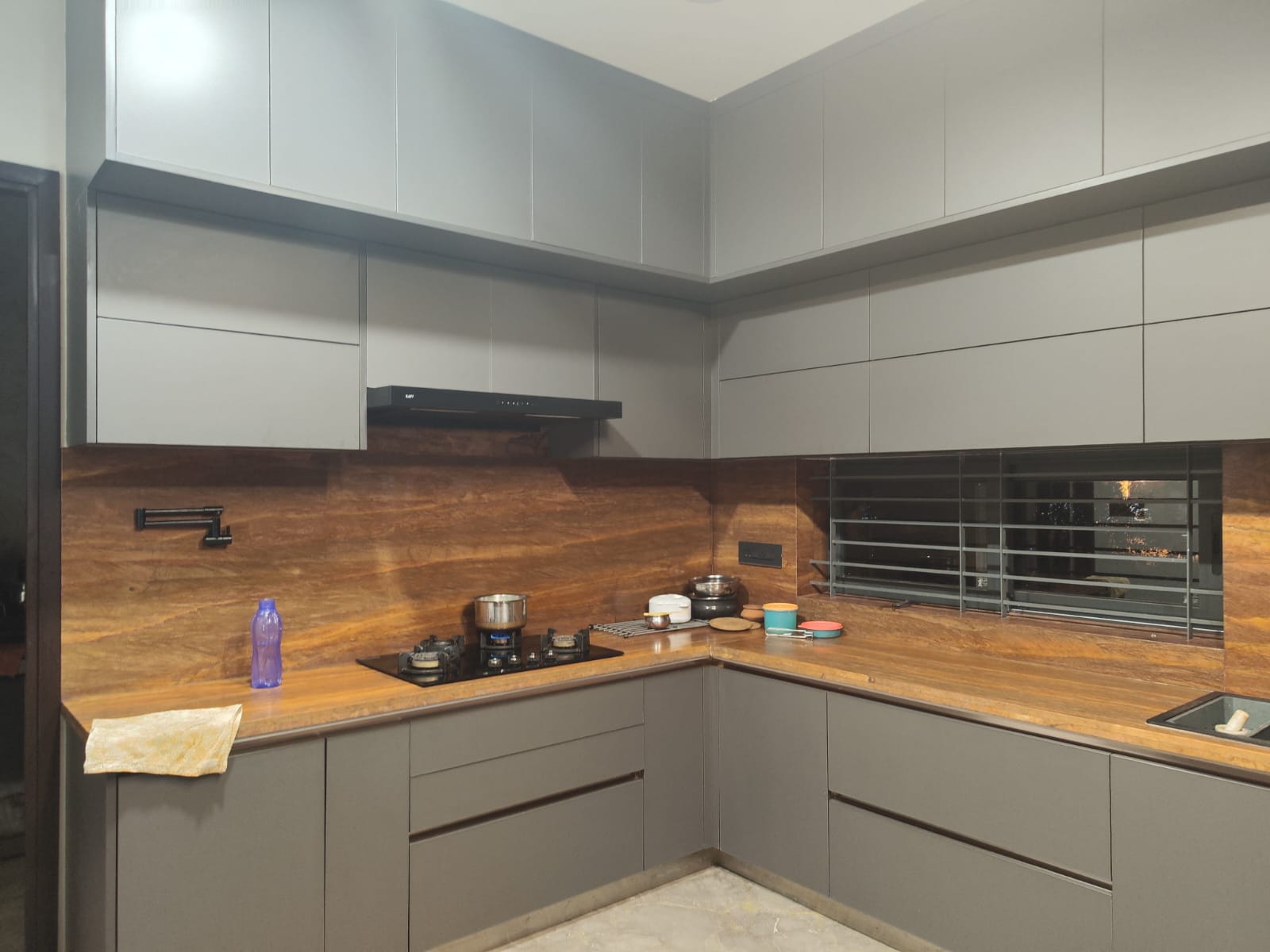 Why are Indian homemakers preferring stainless steel cabinets over wooden ones?